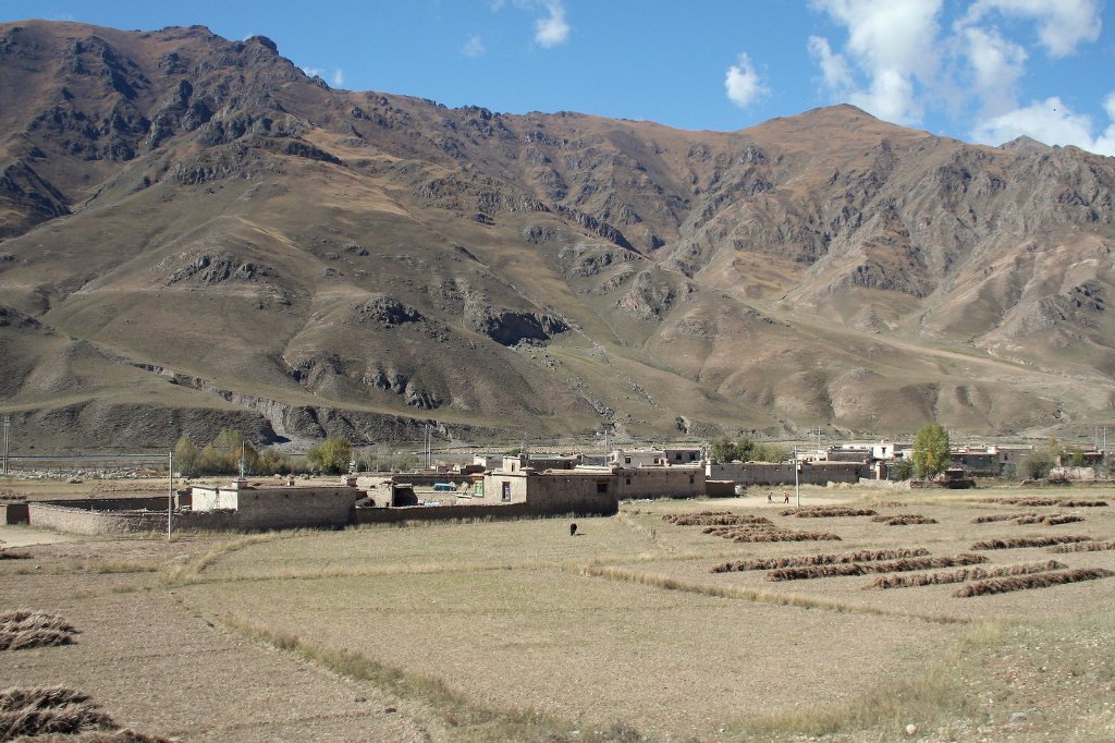 27-Tibetans houses.jpg - Tibetans houses